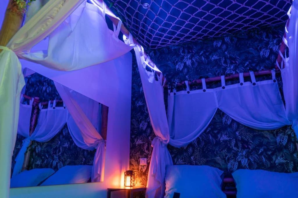 Apartment Tropical Jungle Loveroom Centre