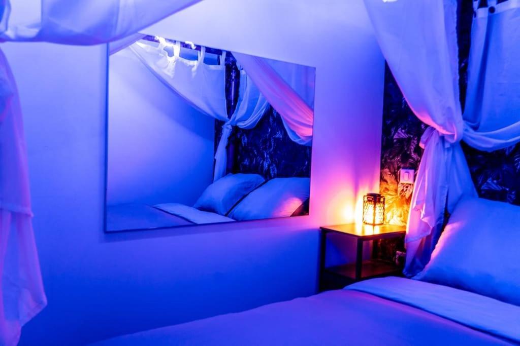 Tropical Jungle Loveroom Centre * Pau